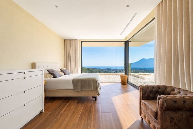 5 bedroom Villa for sale in Benahavís with pool garage - € 4,150,000 (Ref: 9849637)