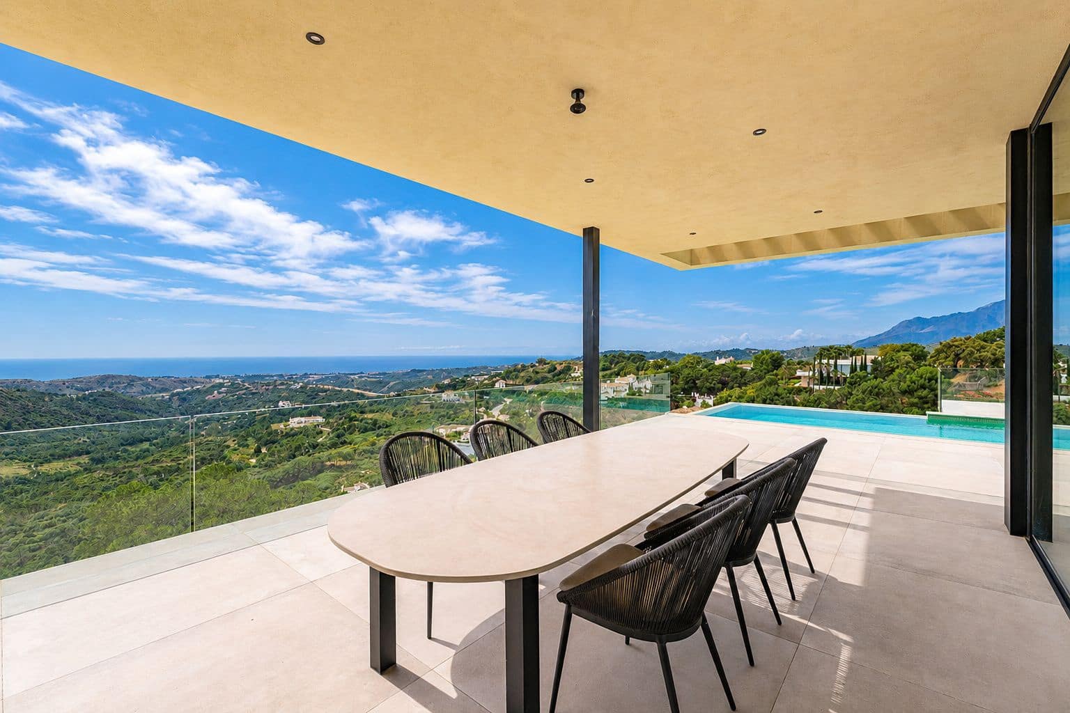 5 bedroom Villa for sale in Benahavis with pool garage - € 4,150,000 (Ref: 9849637)