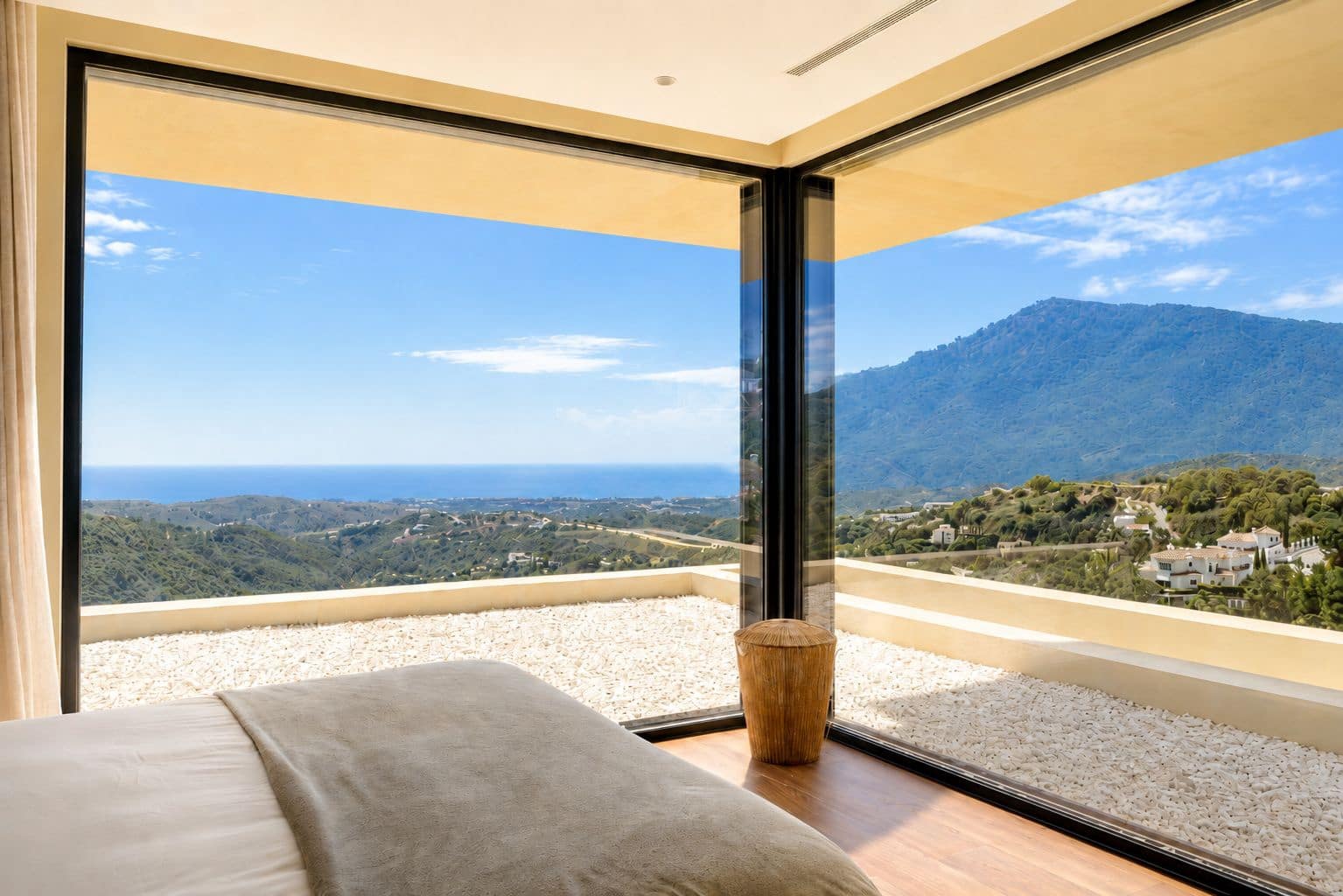 5 bedroom Villa for sale in Benahavis with pool garage - € 4,150,000 (Ref: 9849637)