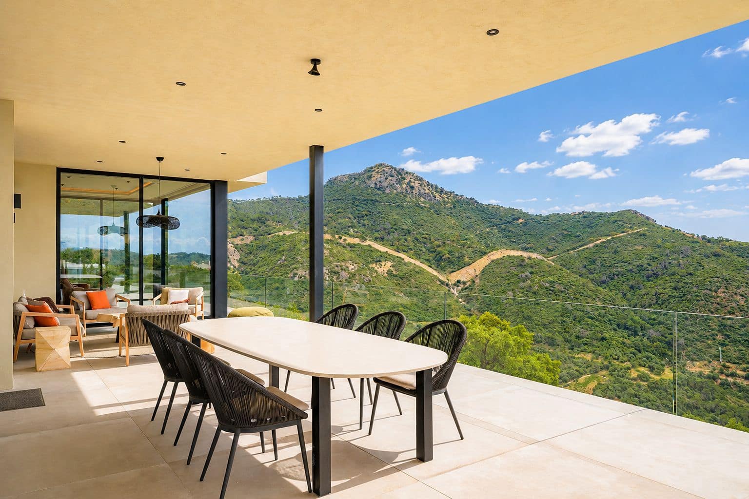 5 bedroom Villa for sale in Benahavis with pool garage - € 4,150,000 (Ref: 9849637)