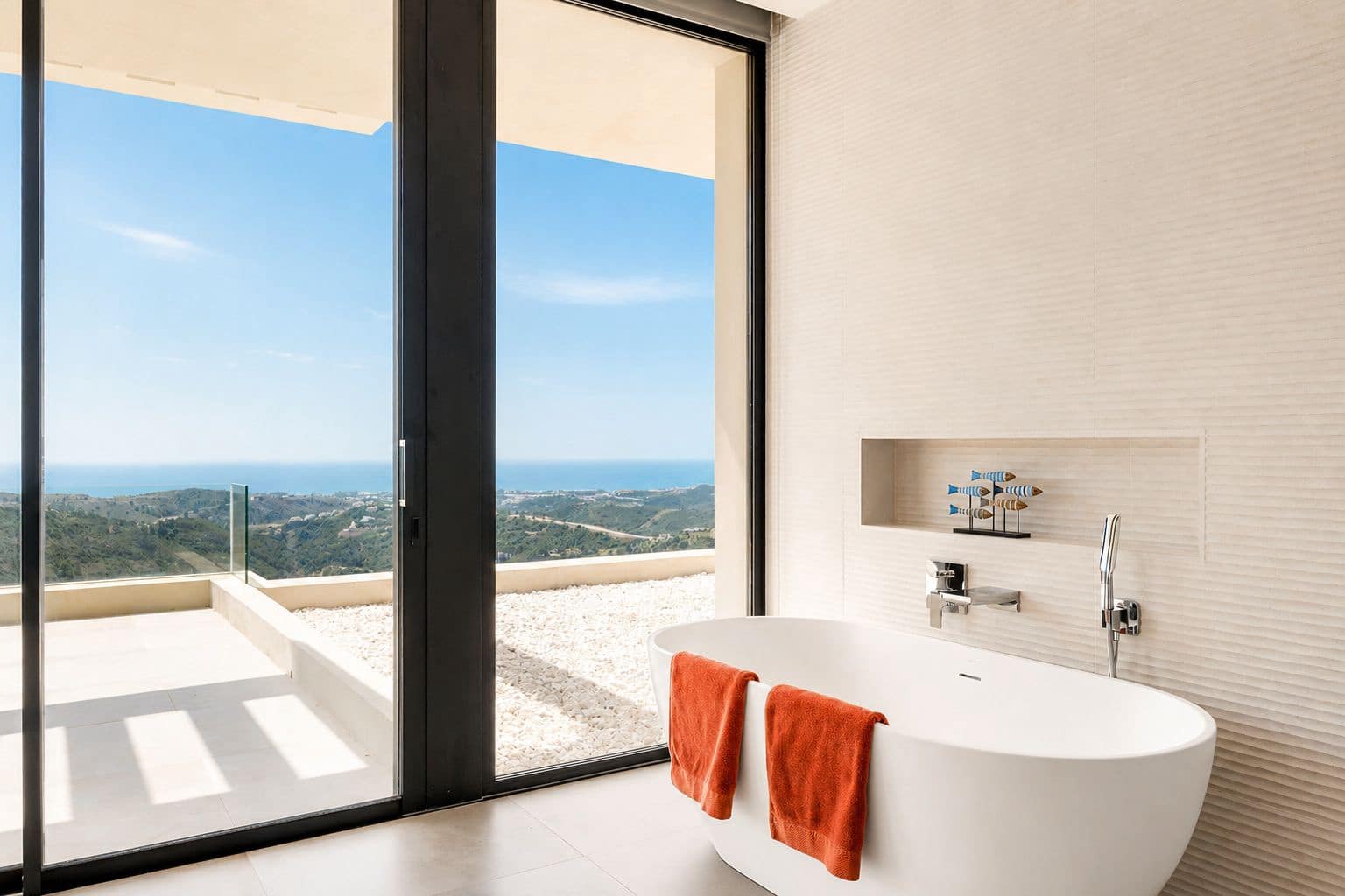 5 bedroom Villa for sale in Benahavis with pool garage - € 4,150,000 (Ref: 9849637)