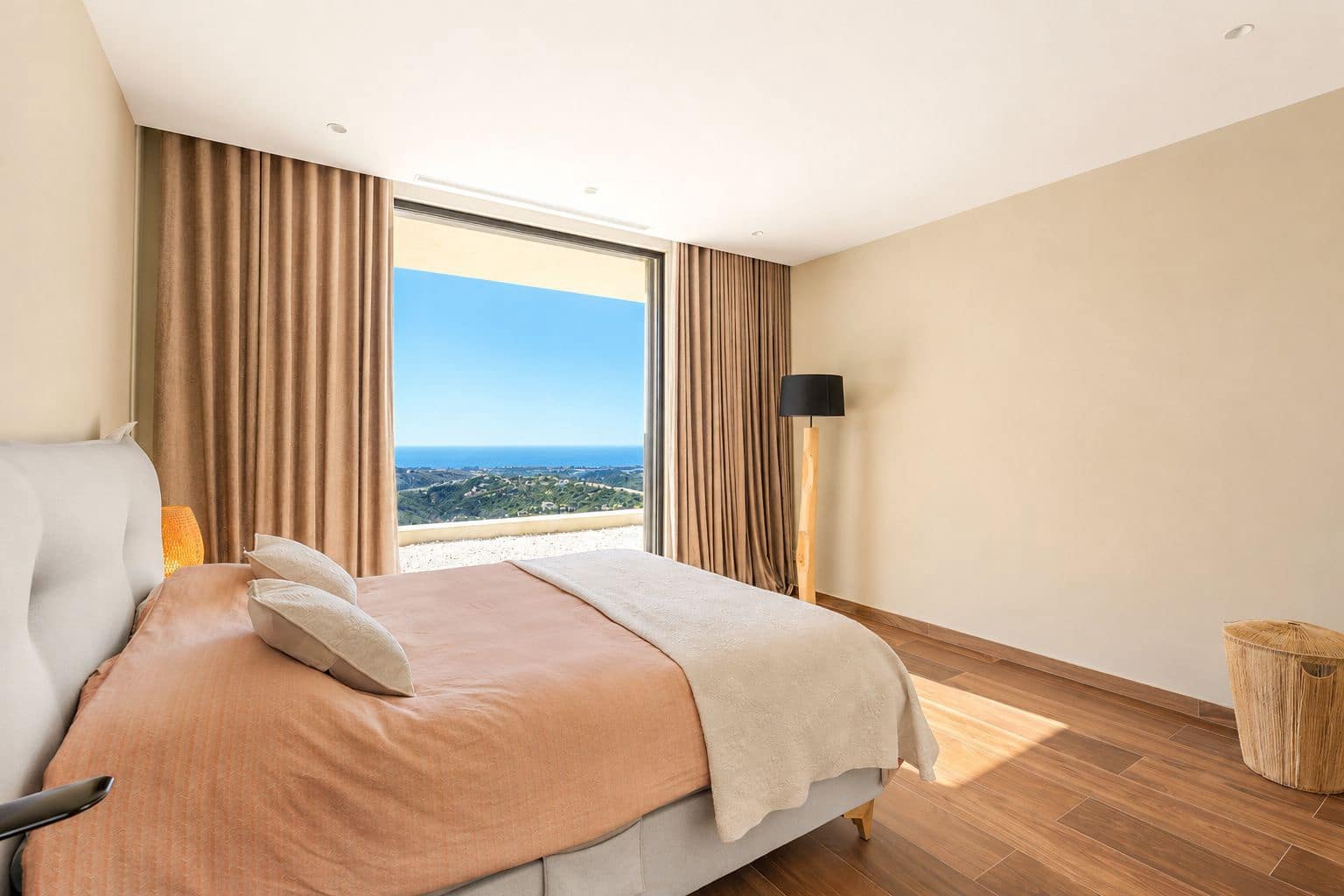 5 bedroom Villa for sale in Benahavis with pool garage - € 4,150,000 (Ref: 9849637)