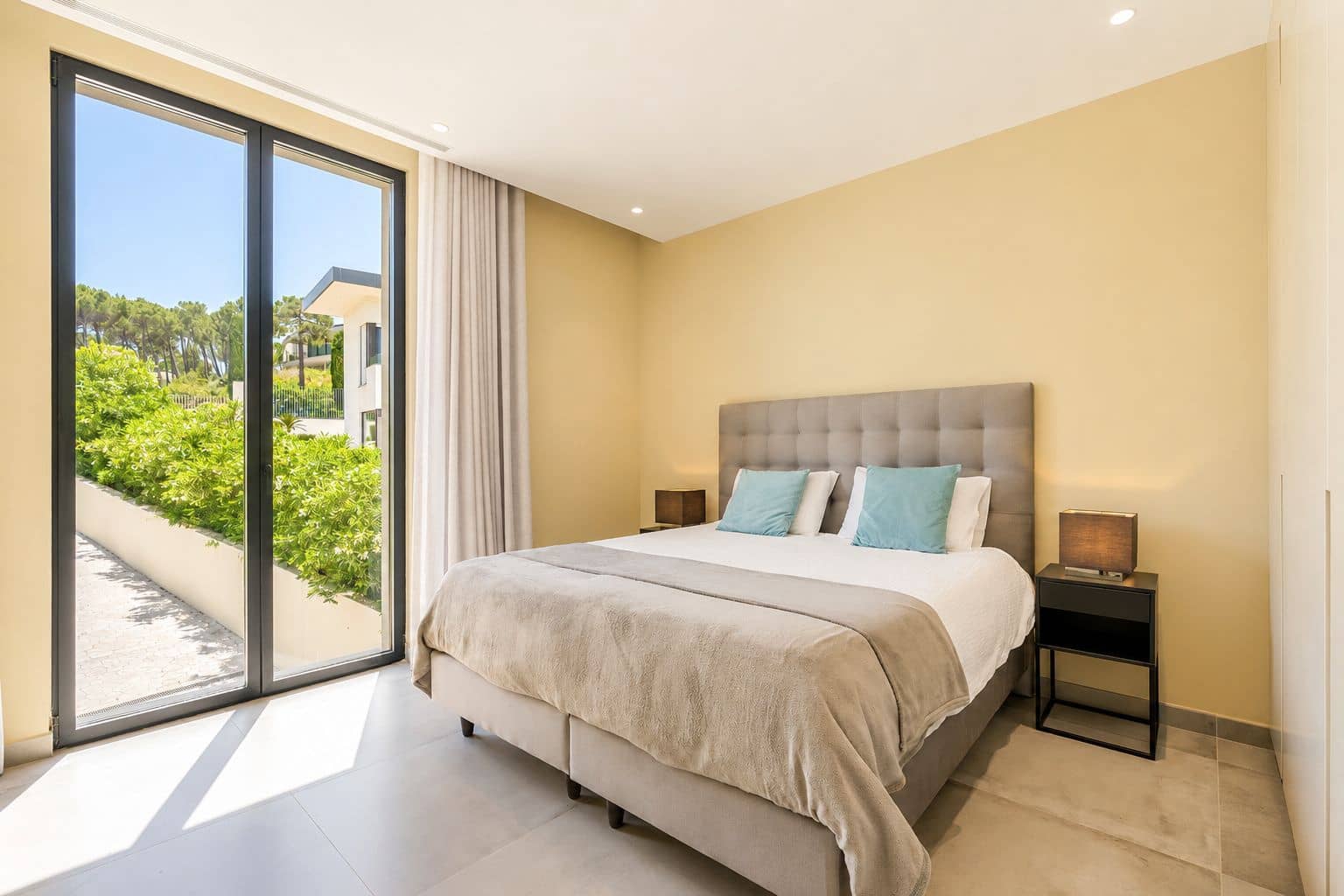 5 bedroom Villa for sale in Benahavis with pool garage - € 4,150,000 (Ref: 9849637)