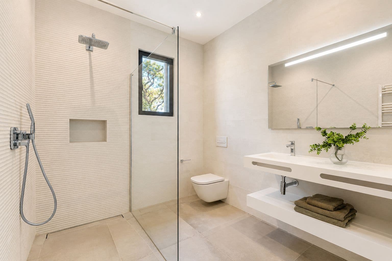 5 bedroom Villa for sale in Benahavis with pool garage - € 4,150,000 (Ref: 9849637)