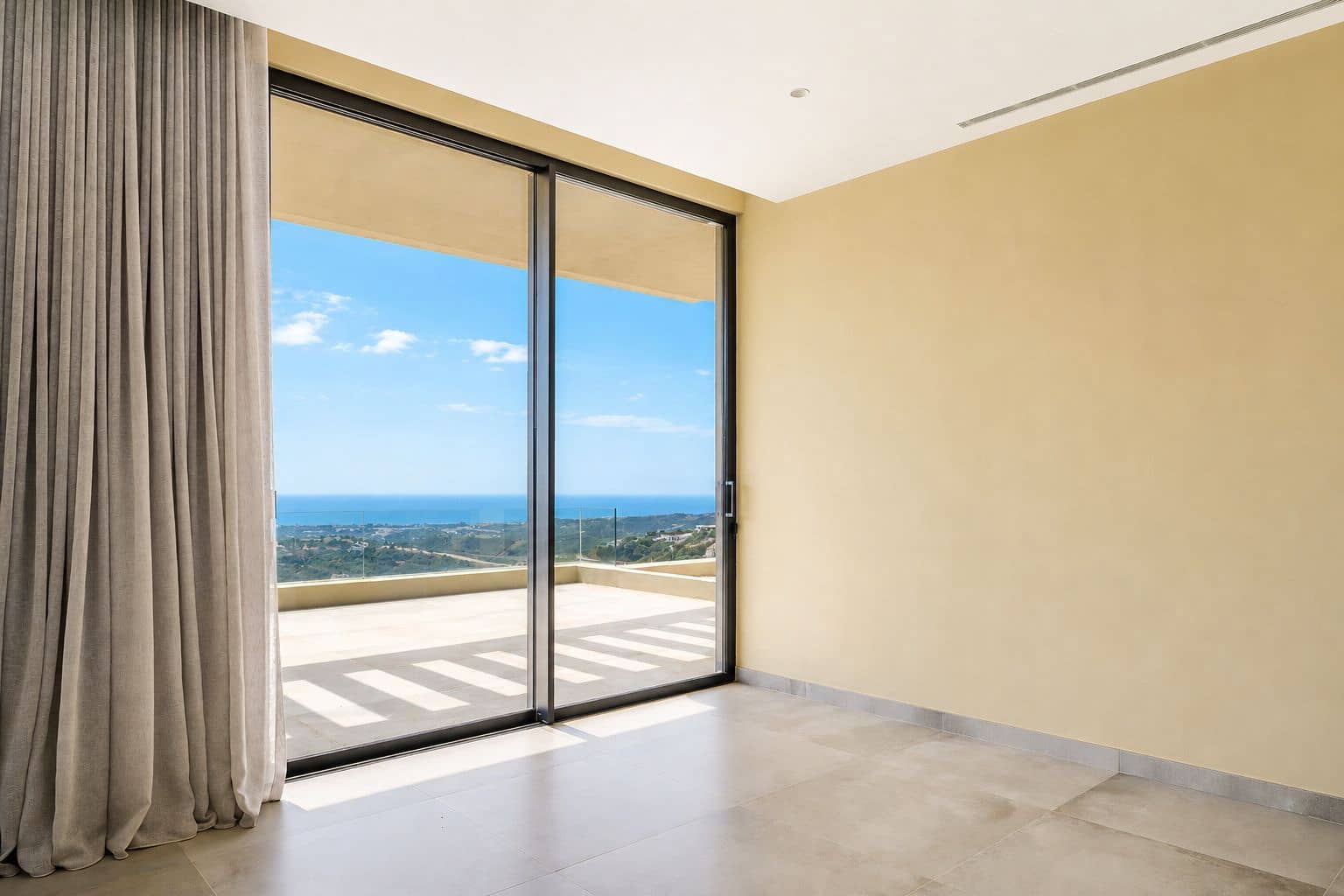 5 bedroom Villa for sale in Benahavis with pool garage - € 4,150,000 (Ref: 9849637)