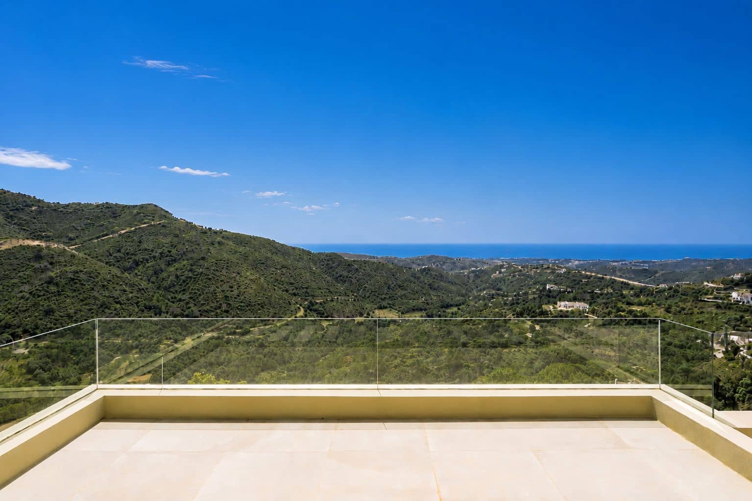 5 bedroom Villa for sale in Benahavis with pool garage - € 4,150,000 (Ref: 9849637)