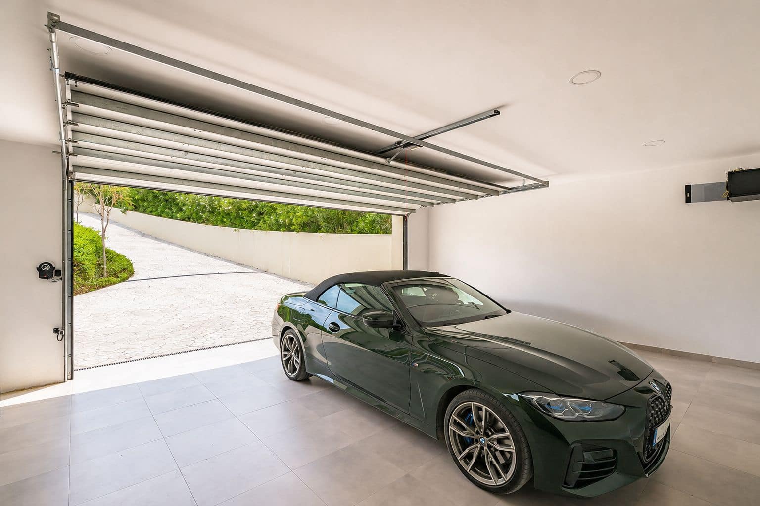 5 bedroom Villa for sale in Benahavis with pool garage - € 4,150,000 (Ref: 9849637)