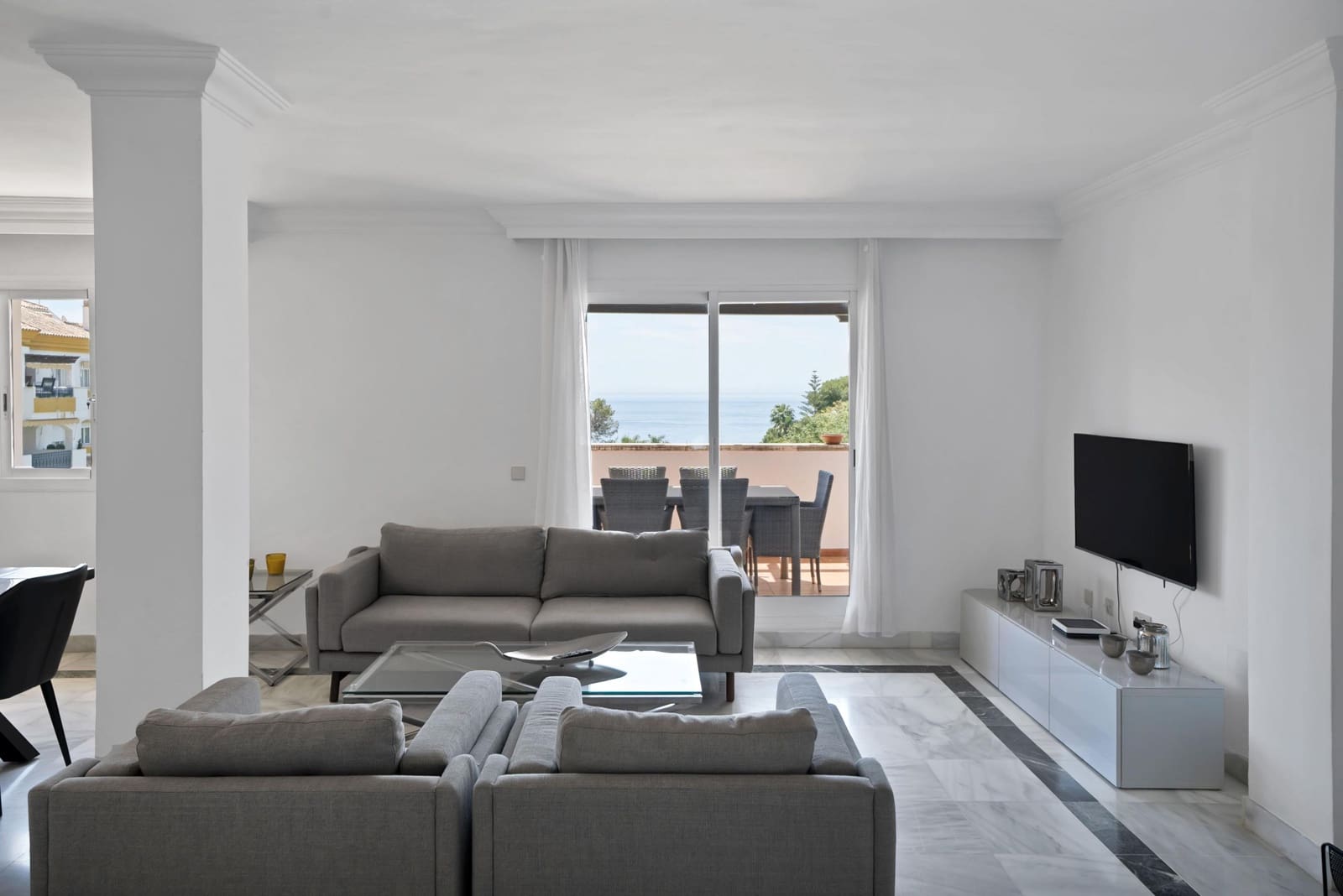 3 bedroom Penthouse for sale in Marbella with pool - € 649,000 (Ref: 9851956)