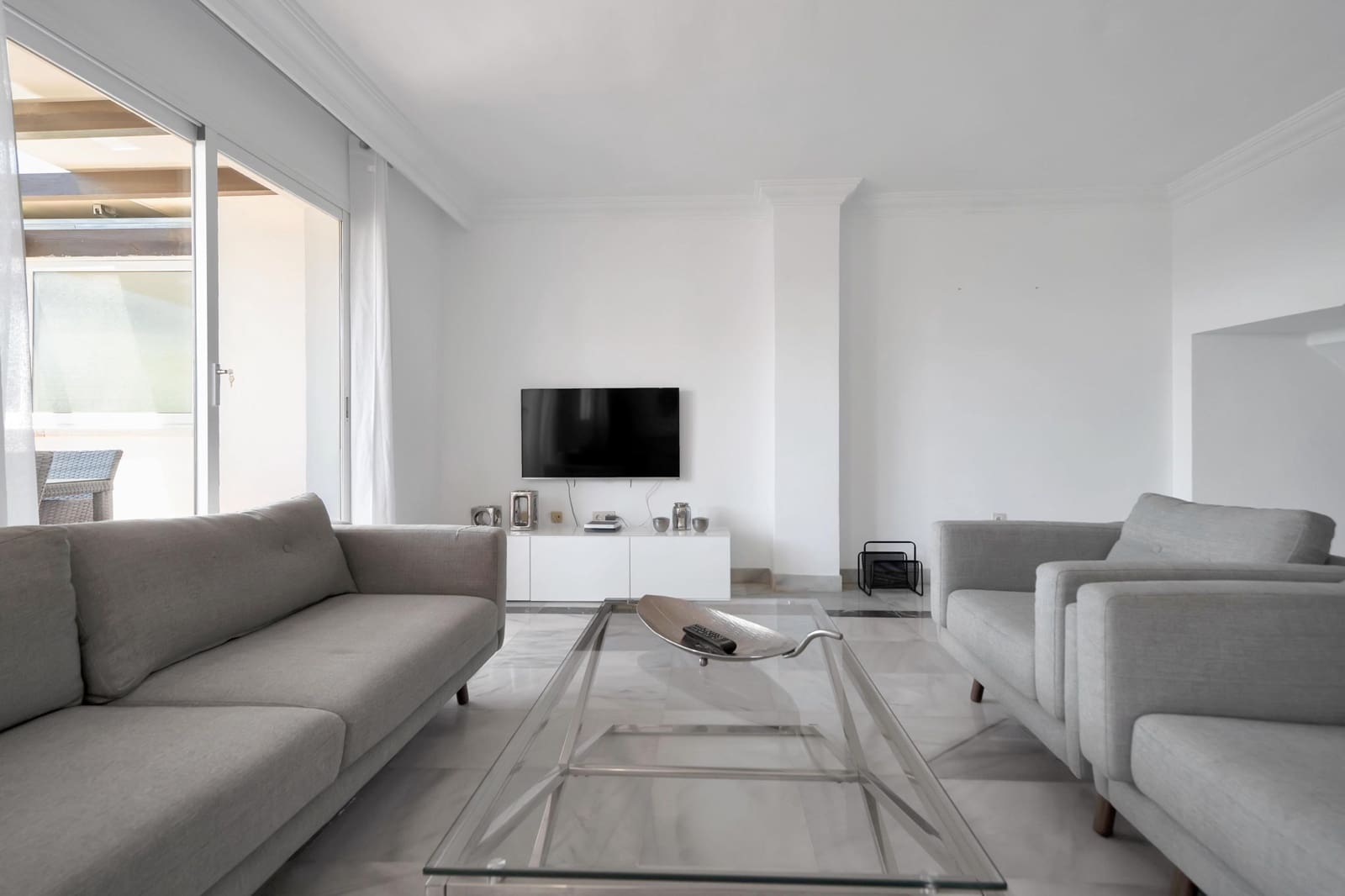 3 bedroom Penthouse for sale in Marbella with pool - € 649,000 (Ref: 9851956)