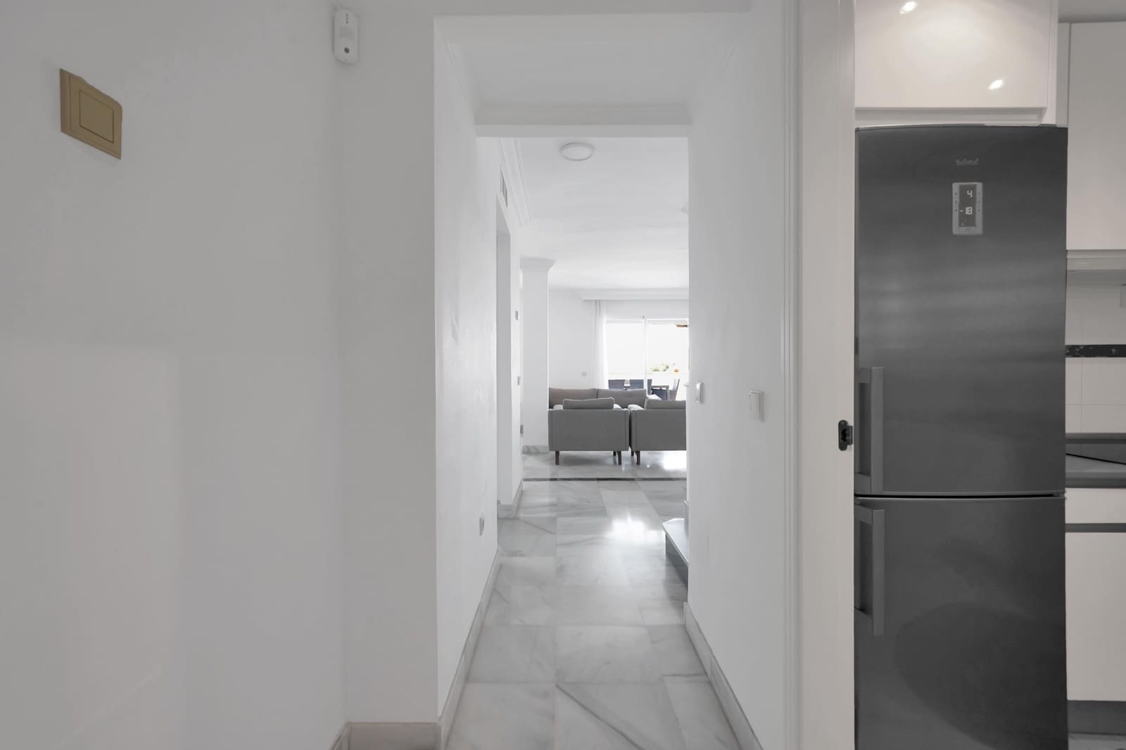 3 bedroom Penthouse for sale in Marbella with pool - € 649,000 (Ref: 9851956)