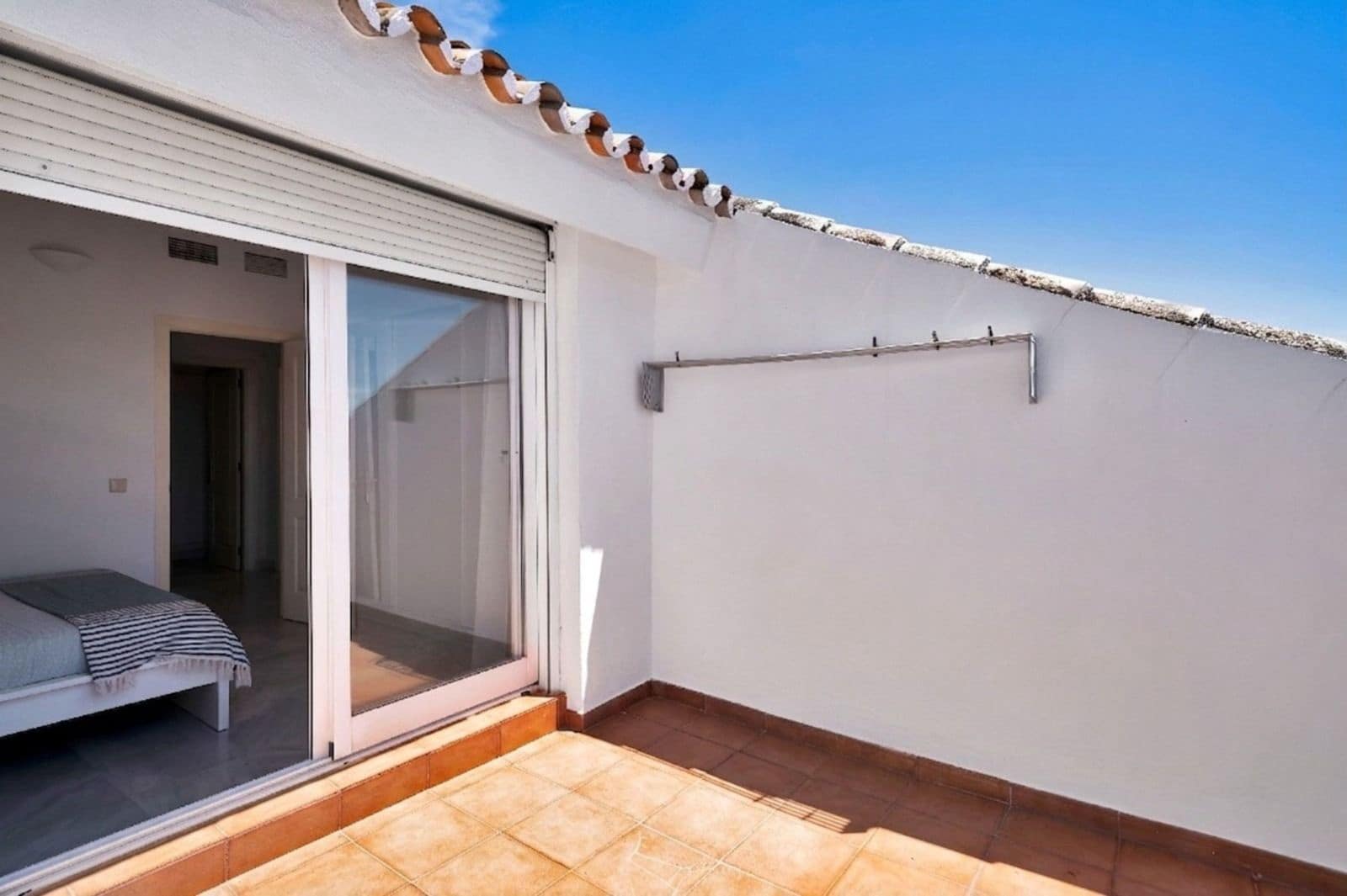 3 bedroom Penthouse for sale in Marbella with pool - € 649,000 (Ref: 9851956)