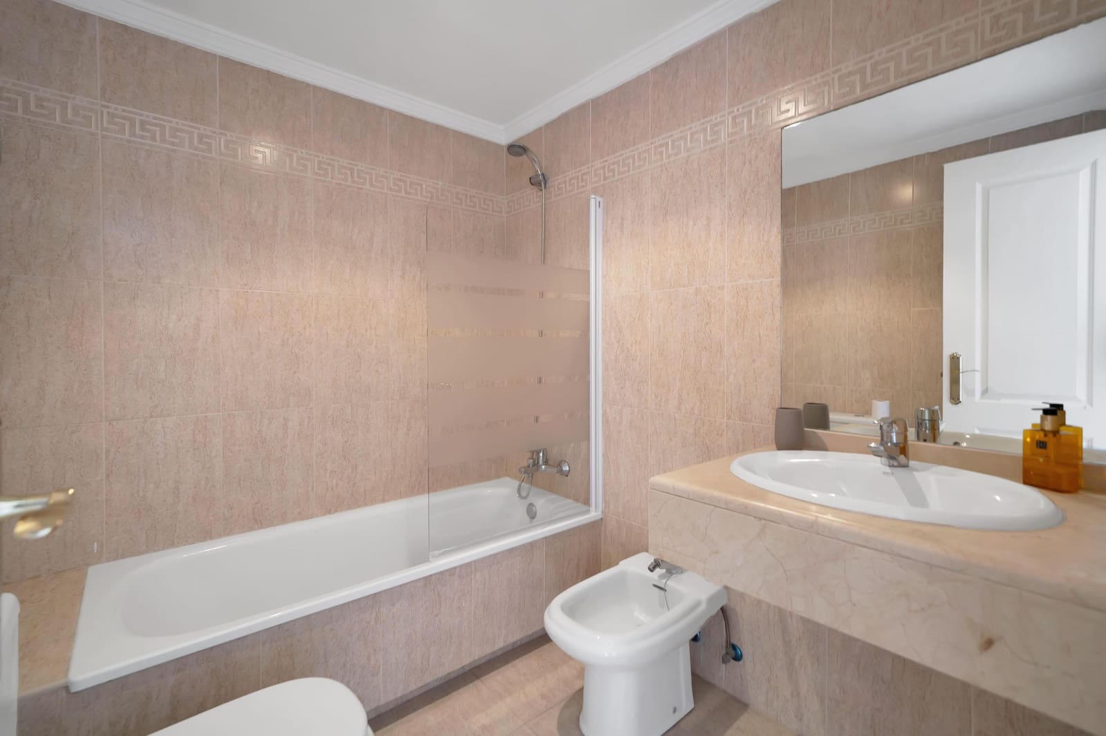 3 bedroom Penthouse for sale in Marbella with pool - € 649,000 (Ref: 9851956)