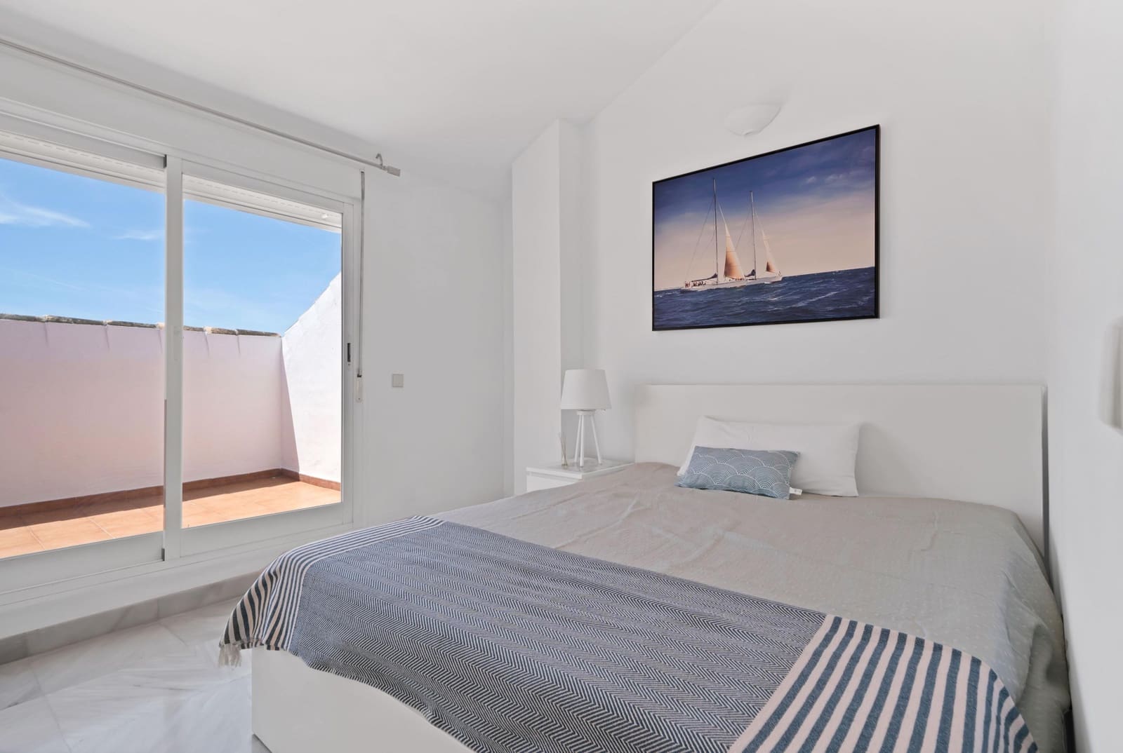 3 bedroom Penthouse for sale in Marbella with pool - € 649,000 (Ref: 9851956)