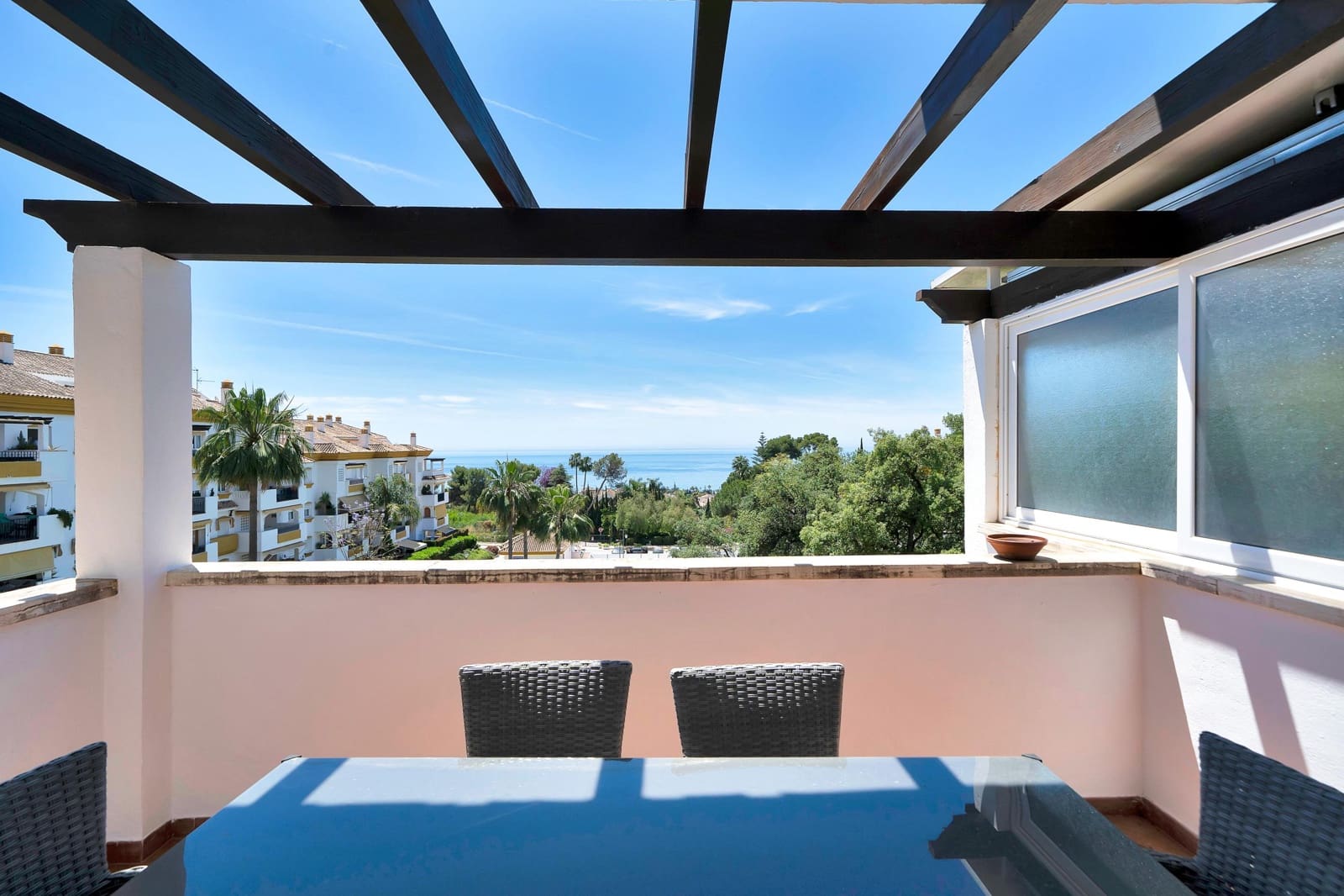 3 bedroom Penthouse for sale in Marbella with pool - € 649,000 (Ref: 9851956)