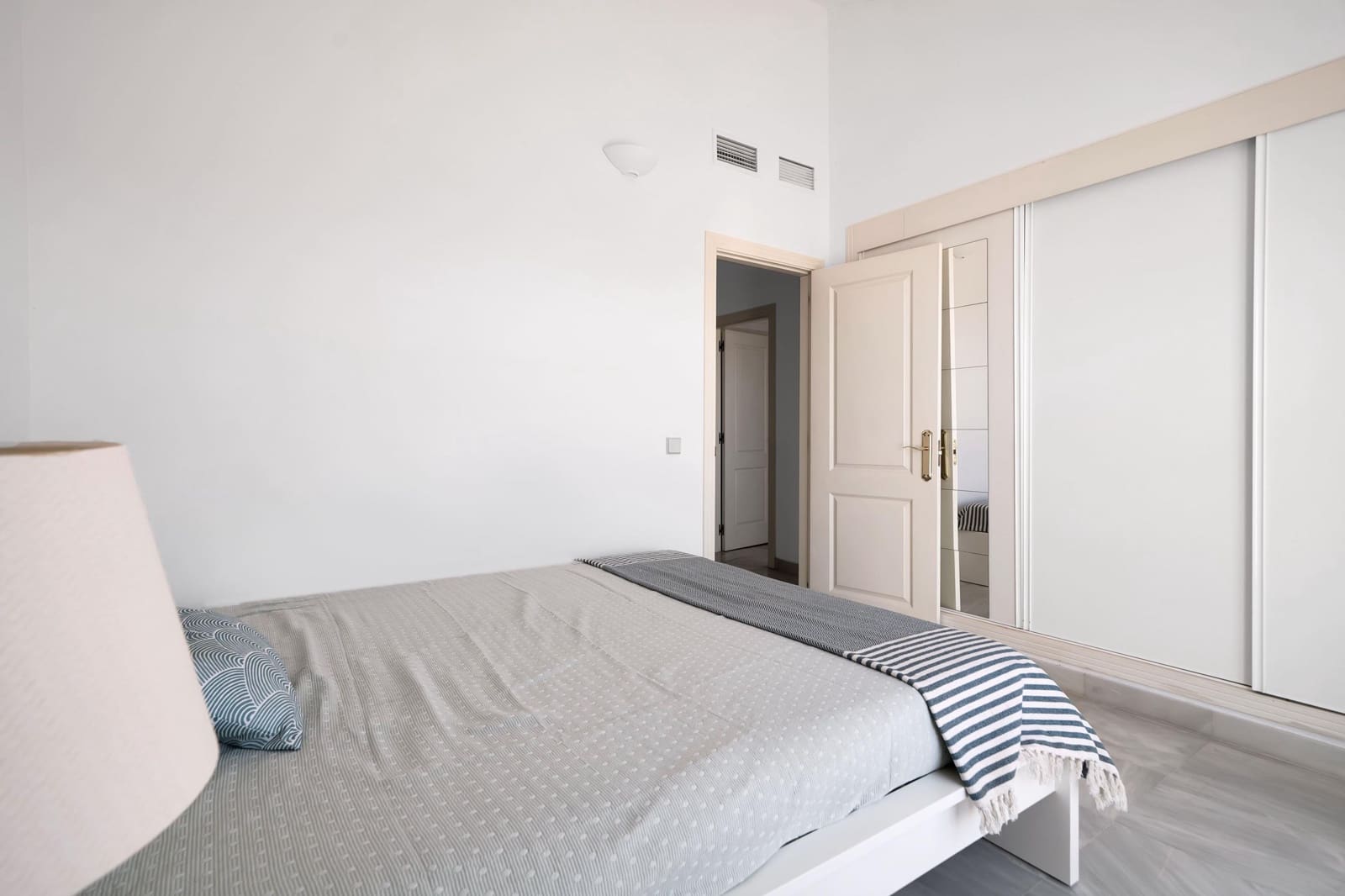3 bedroom Penthouse for sale in Marbella with pool - € 649,000 (Ref: 9851956)