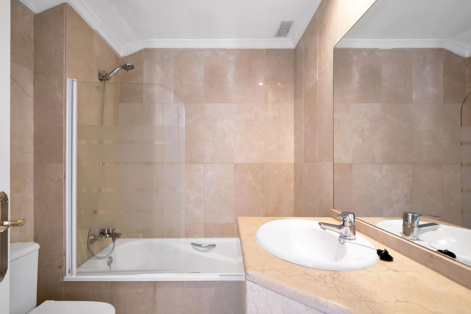 3 bedroom Penthouse for sale in Marbella with pool - € 649,000 (Ref: 9851956)