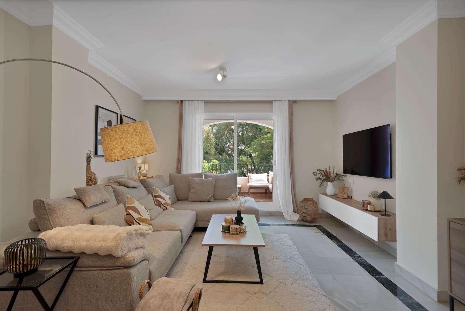 2 bedroom Apartment for sale in Marbella with pool garage - € 519,000 (Ref: 9855686)