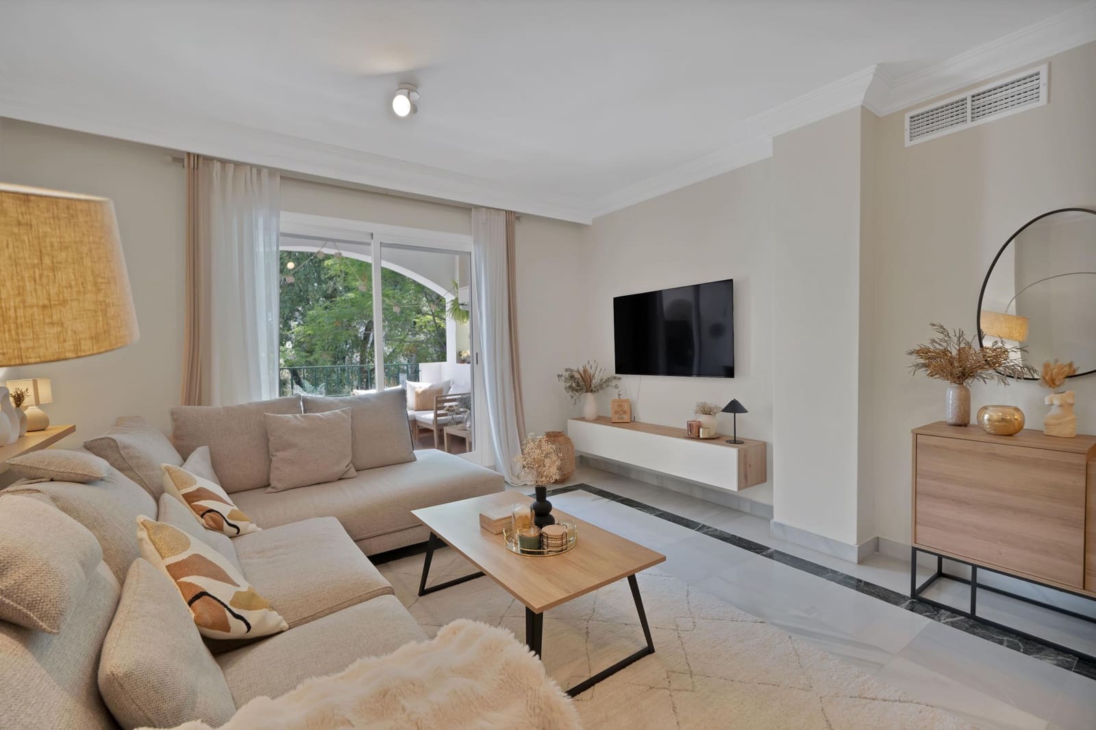 2 bedroom Apartment for sale in Marbella with pool garage - € 519,000 (Ref: 9855686)