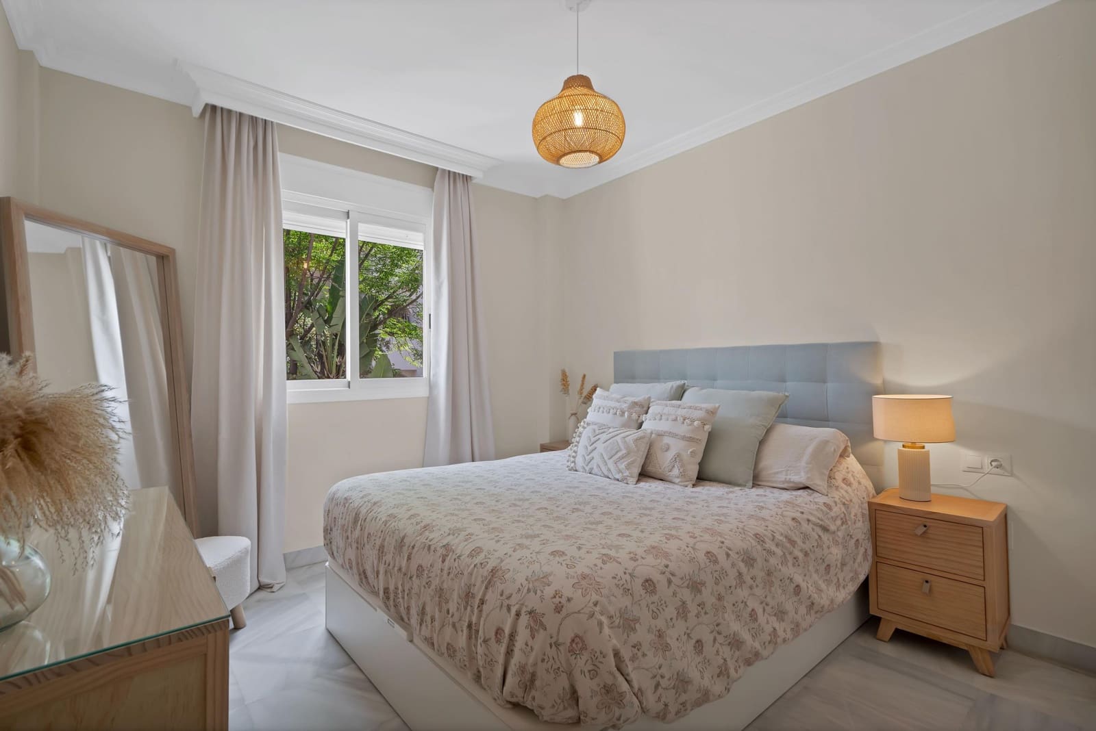 2 bedroom Apartment for sale in Marbella with pool garage - € 519,000 (Ref: 9855686)