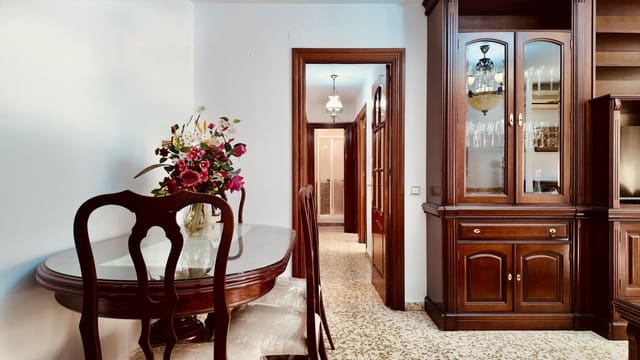 4 makuuhuone Huoneisto myytävänä paikassa Málaga kaupunki - 460 000 € (Ref: 9862050)
