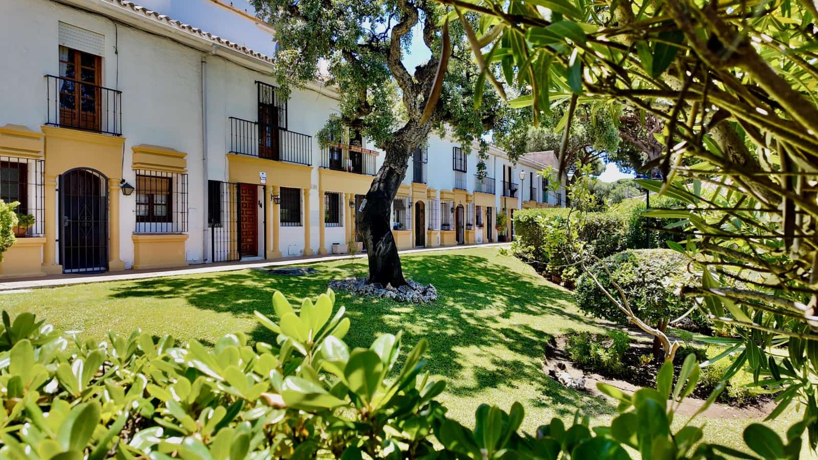 3 makuuhuone Rivitalo myytävänä paikassa Elviria mukana uima-altaan - 469 000 € (Ref: 9862051)