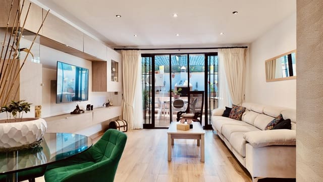 3 slaapkamer Rijtjeshuis te koop in Elviria, Marbella met zwembad - € 469.000 (Ref: 9862051)