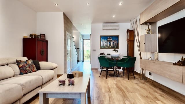 3 slaapkamer Rijtjeshuis te koop in Elviria, Marbella met zwembad - € 469.000 (Ref: 9862051)