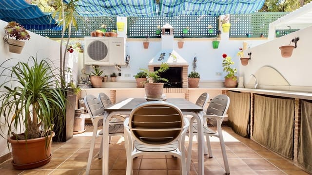 3 slaapkamer Rijtjeshuis te koop in Elviria, Marbella met zwembad - € 469.000 (Ref: 9862051)