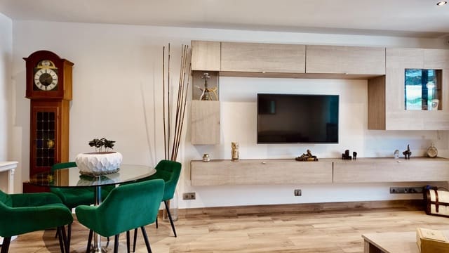 3 slaapkamer Rijtjeshuis te koop in Elviria, Marbella met zwembad - € 469.000 (Ref: 9862051)