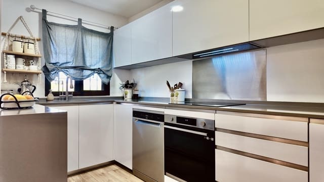 3 slaapkamer Rijtjeshuis te koop in Elviria, Marbella met zwembad - € 469.000 (Ref: 9862051)
