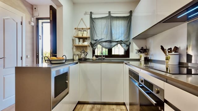 3 slaapkamer Rijtjeshuis te koop in Elviria, Marbella met zwembad - € 469.000 (Ref: 9862051)