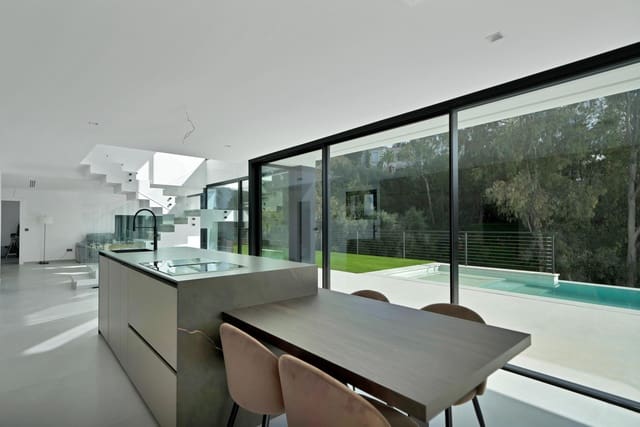Villa/Maison de 4 chambres à louer à Benahavís avec piscine garage - 9 800 € (Ref: 9867276)