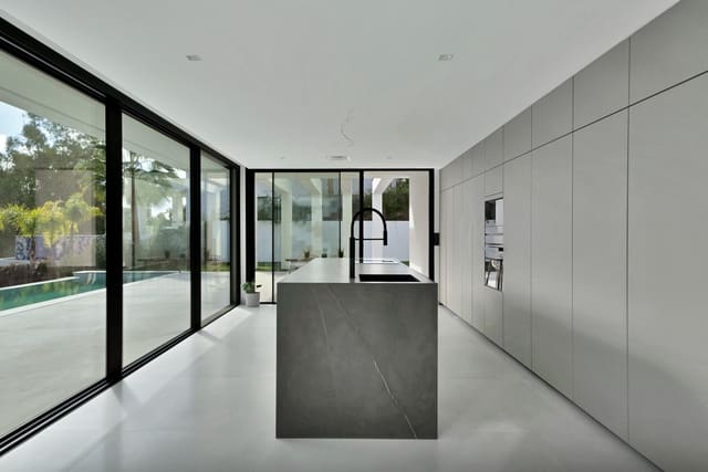 Villa/Maison de 4 chambres à louer à Benahavís avec piscine garage - 9 800 € (Ref: 9867276)