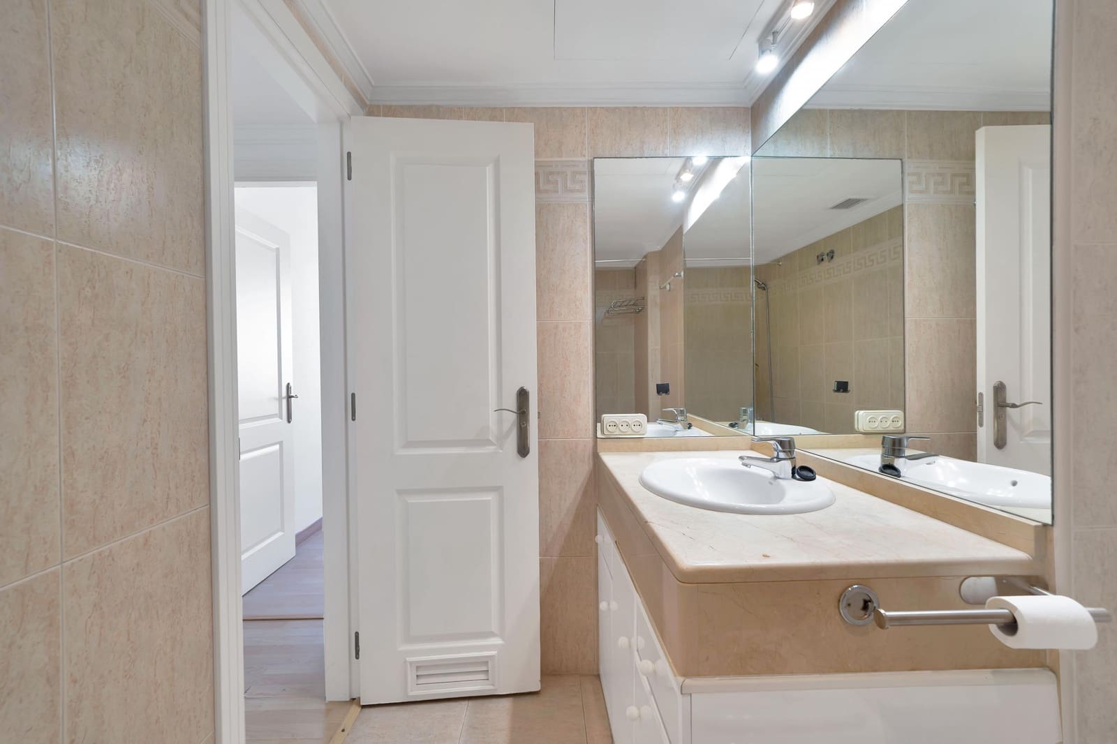 3 bedroom Apartment for sale in Marbella with pool garage - € 519,500 (Ref: 9867277)
