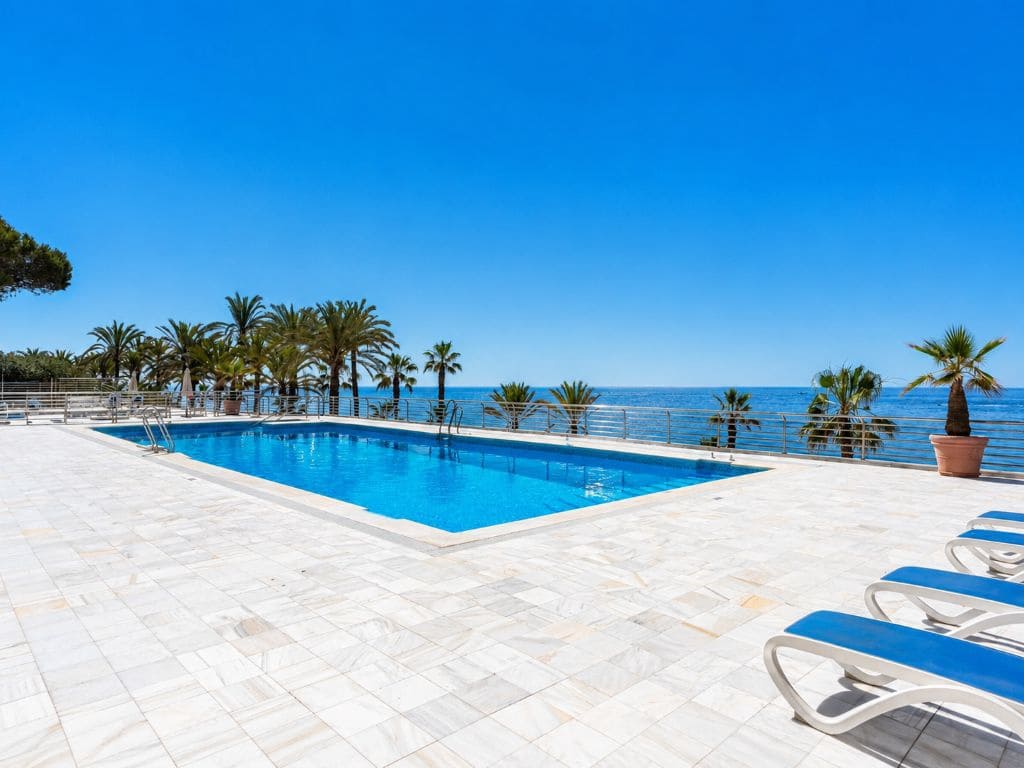Apartamento de 2 habitaciones en Marbella en venta con piscina - 1.260.000 € (Ref: 9868830)