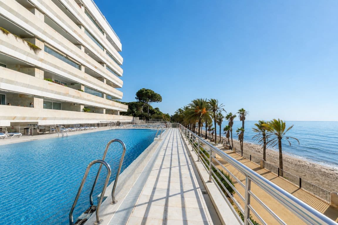 Apartamento de 2 habitaciones en Marbella en venta con piscina - 1.260.000 € (Ref: 9868830)