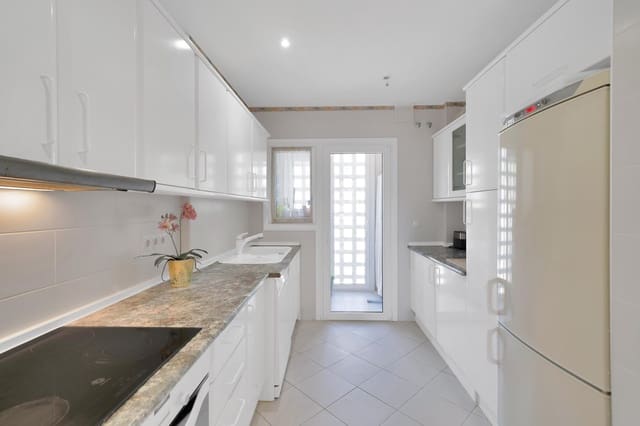 2 bedroom Penthouse for rent in Río Real, Marbella with pool garage - € 2,000 (Ref: 9873707)