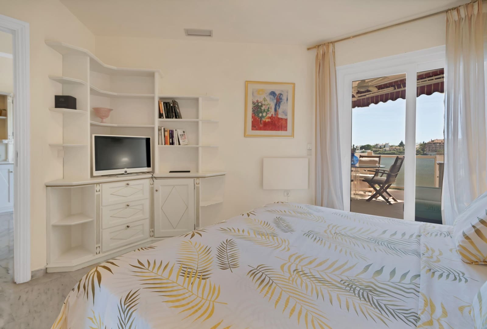 Ático de 2 habitaciones en Río Real en alquiler con piscina garaje - 2.000 € (Ref: 9873707)