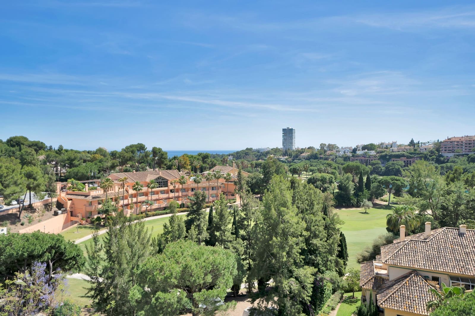 Ático de 2 habitaciones en Río Real en alquiler con piscina garaje - 2.000 € (Ref: 9873707)