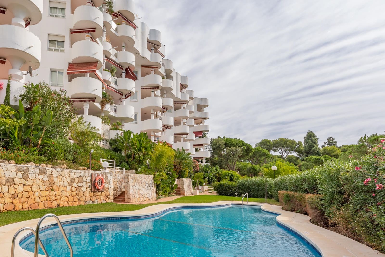 Ático de 2 habitaciones en Río Real en alquiler con piscina garaje - 2.000 € (Ref: 9873707)