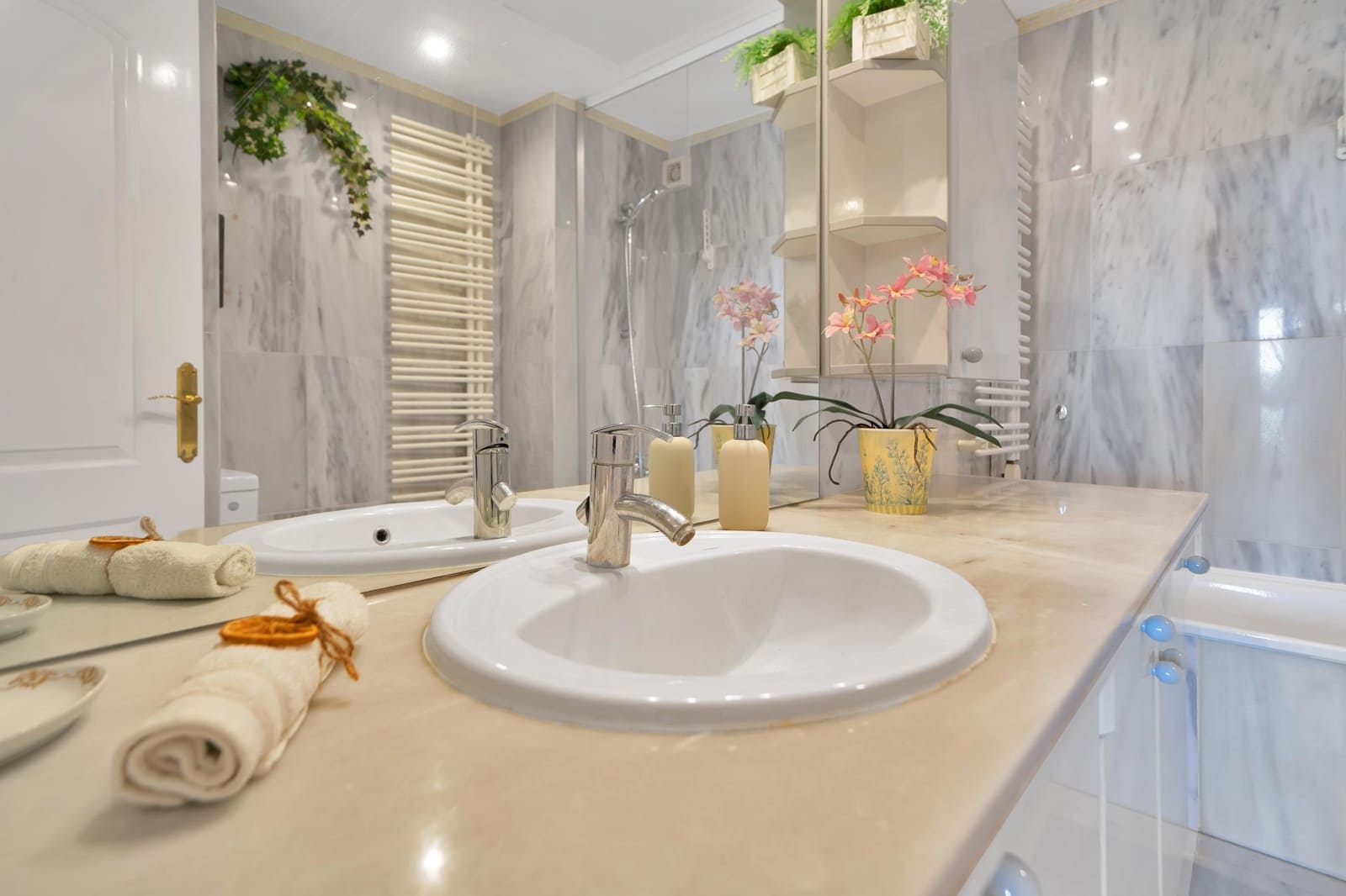 Ático de 2 habitaciones en Río Real en alquiler con piscina garaje - 2.000 € (Ref: 9873707)