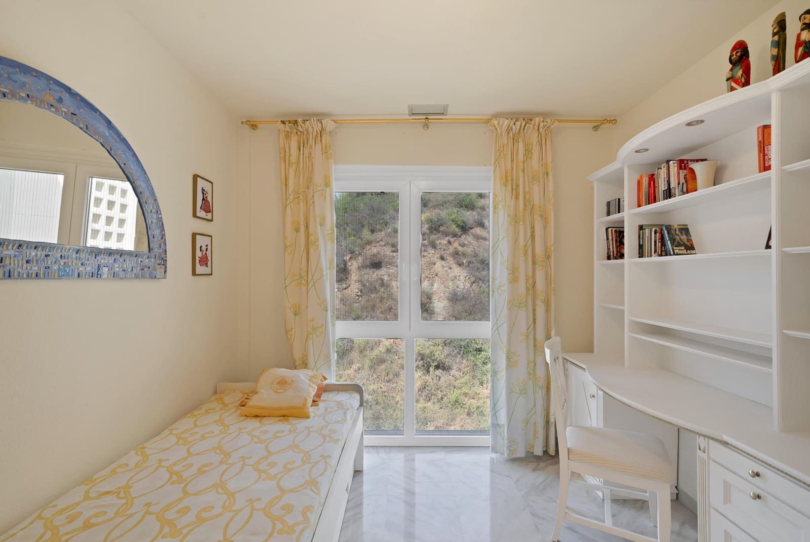 Ático de 2 habitaciones en Río Real en alquiler con piscina garaje - 2.000 € (Ref: 9873707)
