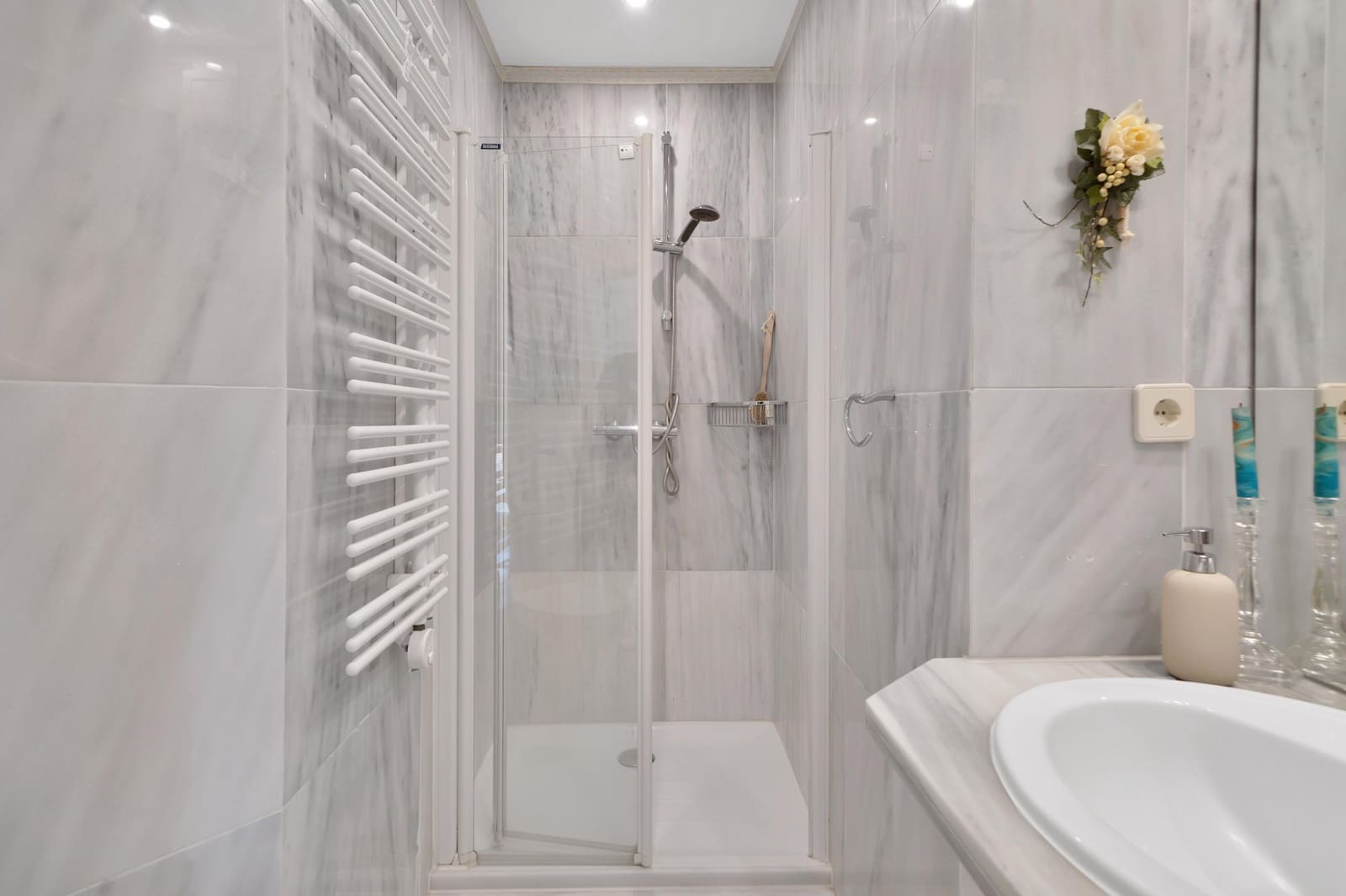 Ático de 2 habitaciones en Río Real en alquiler con piscina garaje - 2.000 € (Ref: 9873707)