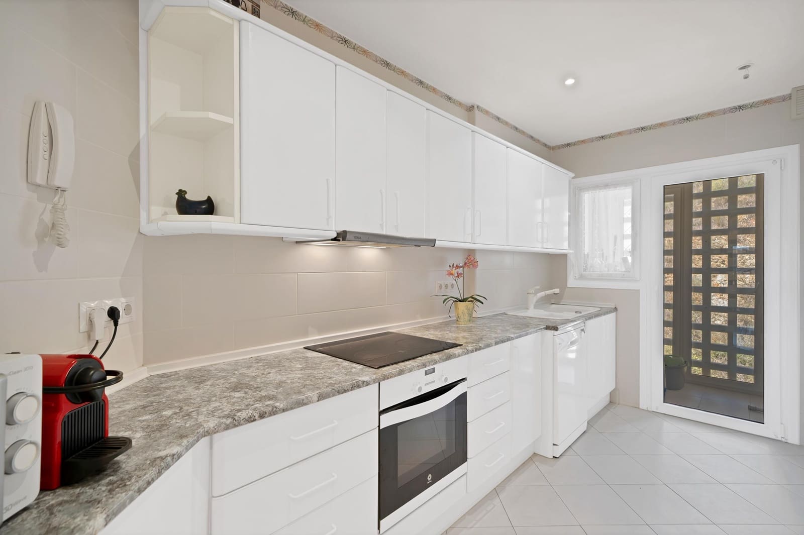 Ático de 2 habitaciones en Río Real en alquiler con piscina garaje - 2.000 € (Ref: 9873707)