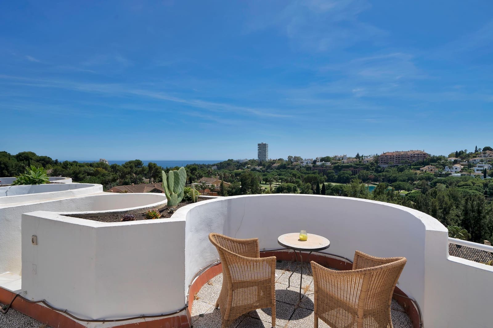 Ático de 2 habitaciones en Río Real en alquiler con piscina garaje - 2.000 € (Ref: 9873707)