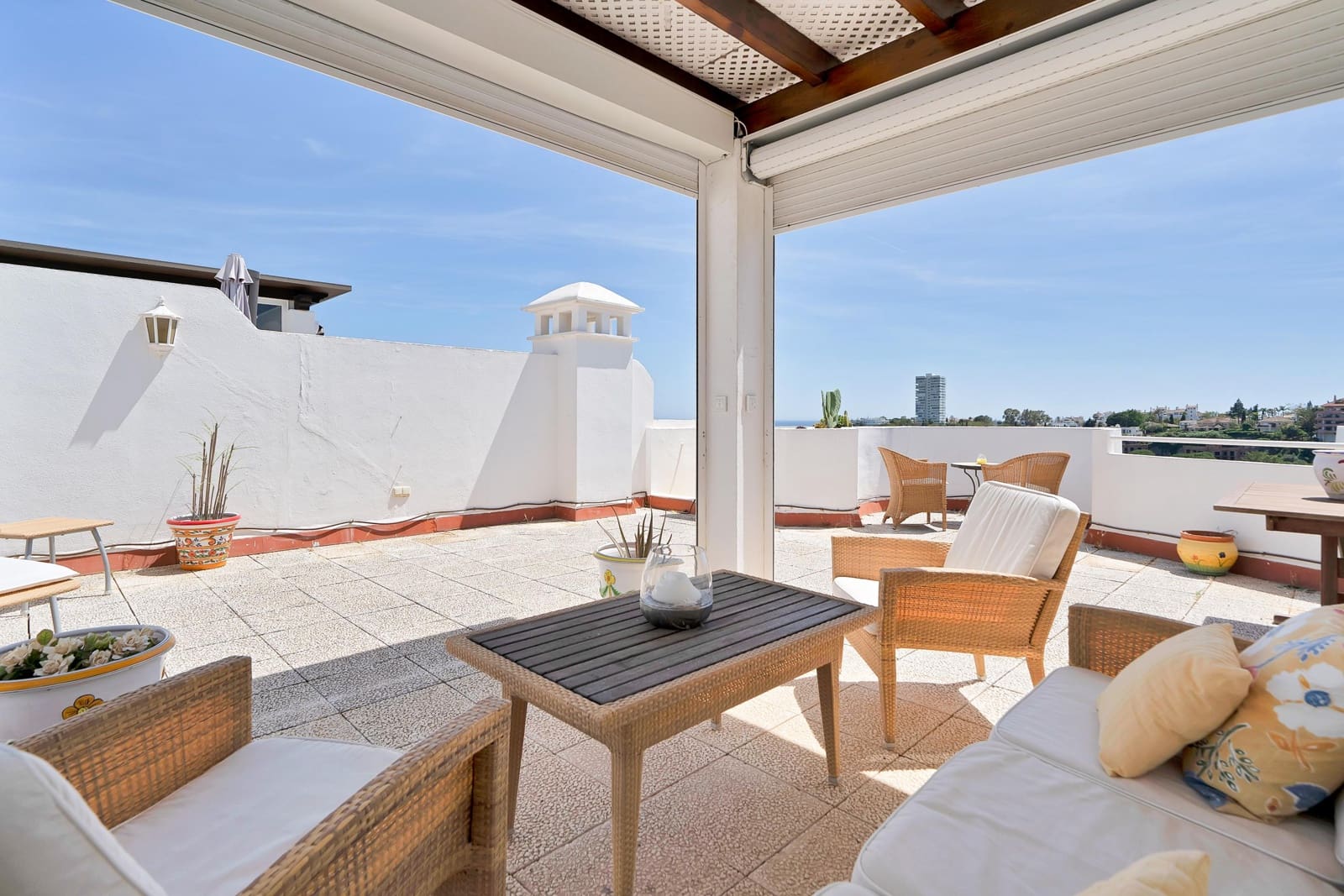 Ático de 2 habitaciones en Río Real en alquiler con piscina garaje - 2.000 € (Ref: 9873707)
