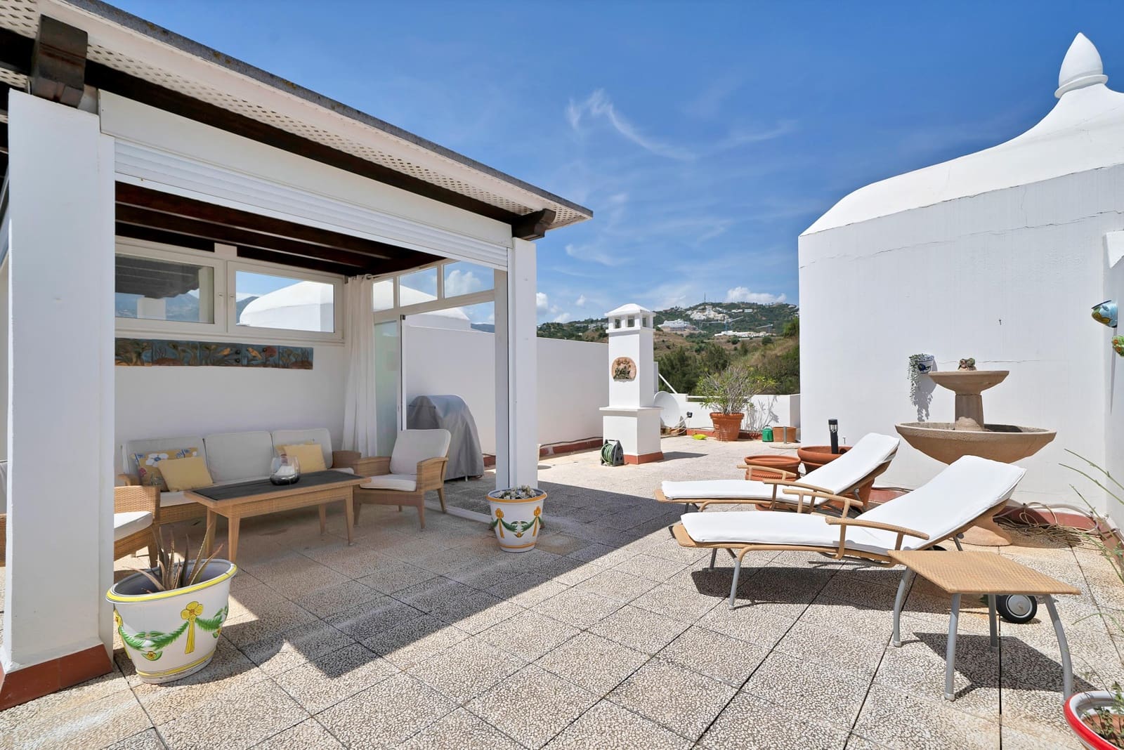 Ático de 2 habitaciones en Río Real en alquiler con piscina garaje - 2.000 € (Ref: 9873707)