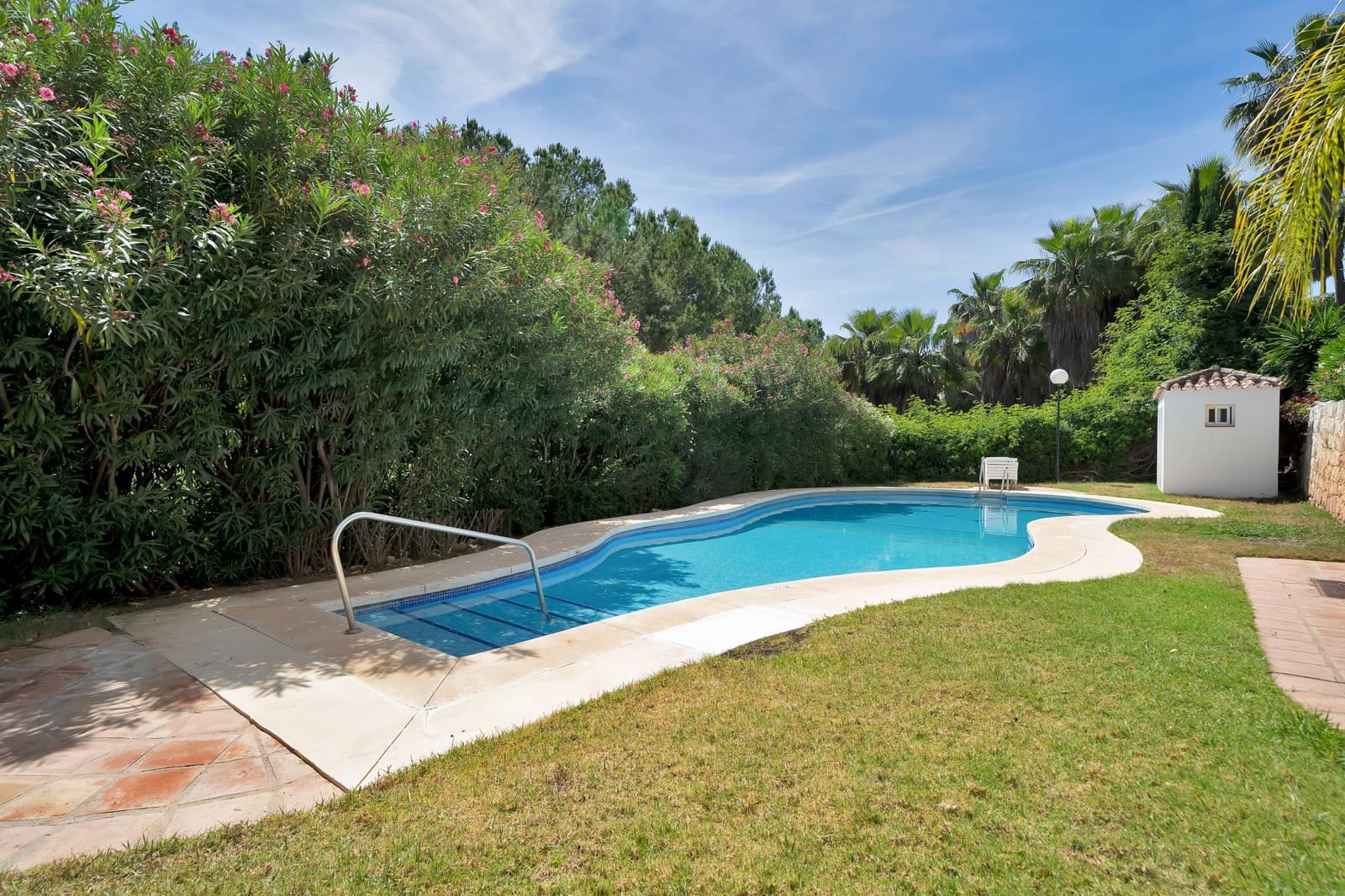 Ático de 2 habitaciones en Río Real en alquiler con piscina garaje - 2.000 € (Ref: 9873707)
