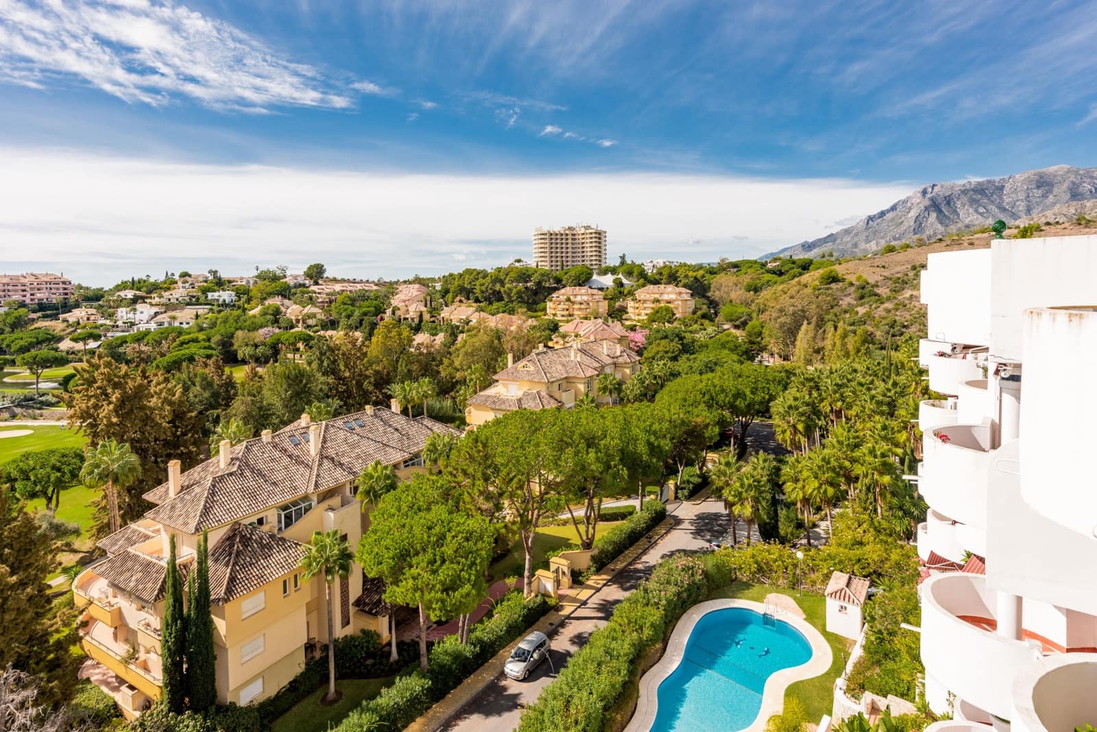 Ático de 2 habitaciones en Río Real en alquiler con piscina garaje - 2.000 € (Ref: 9873707)