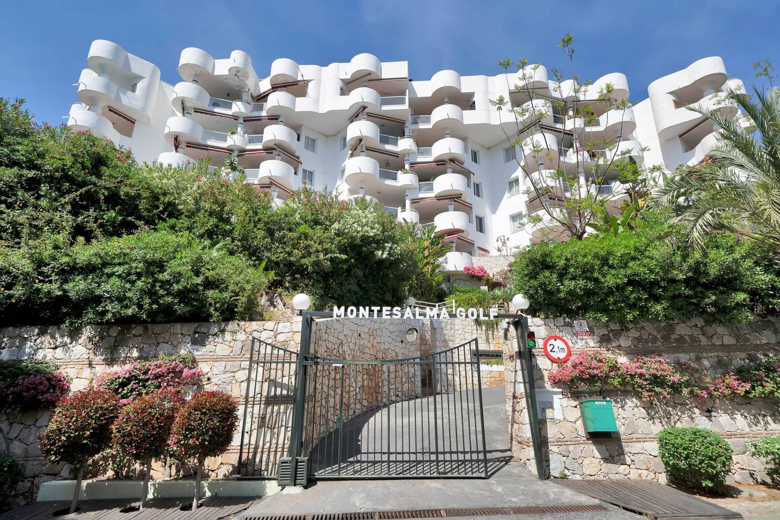 Ático de 2 habitaciones en Río Real en alquiler con piscina garaje - 2.000 € (Ref: 9873707)